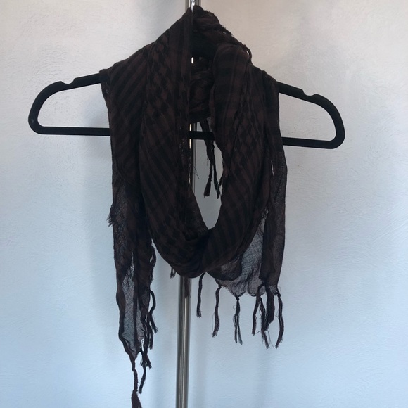 Patterned Fringe Scarf - Picture 3 of 6